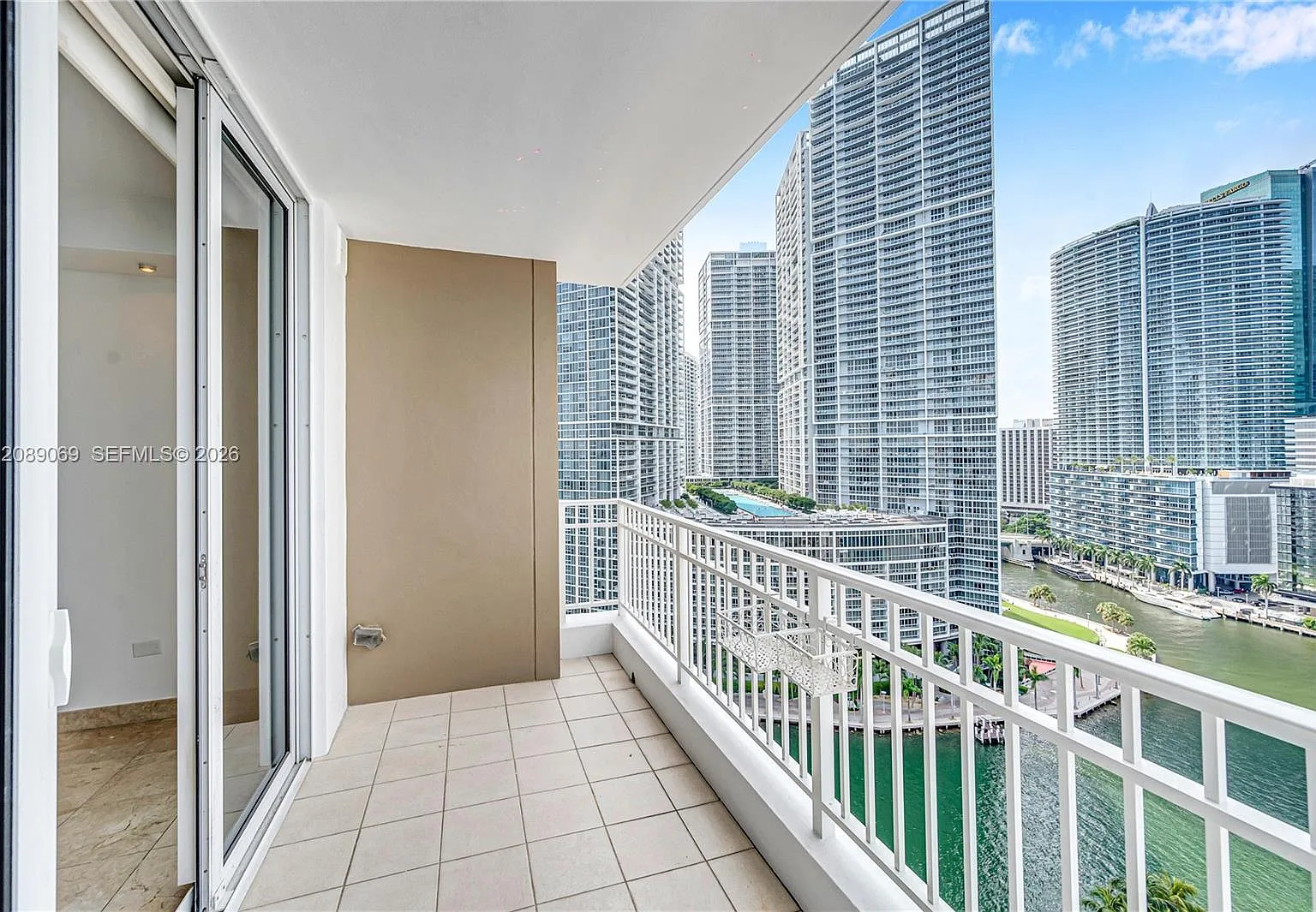 Courts Brickell Key Condo — Photo 3