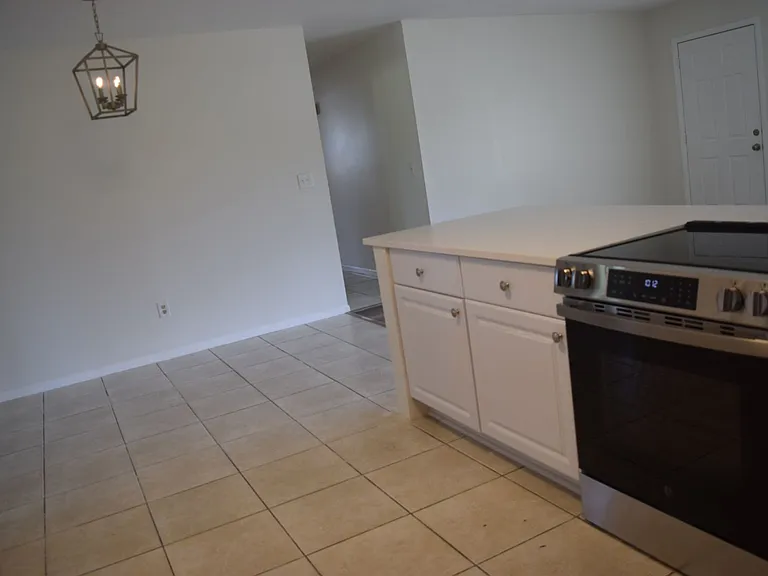 1881 SE Airoso Blvd — Photo 7
