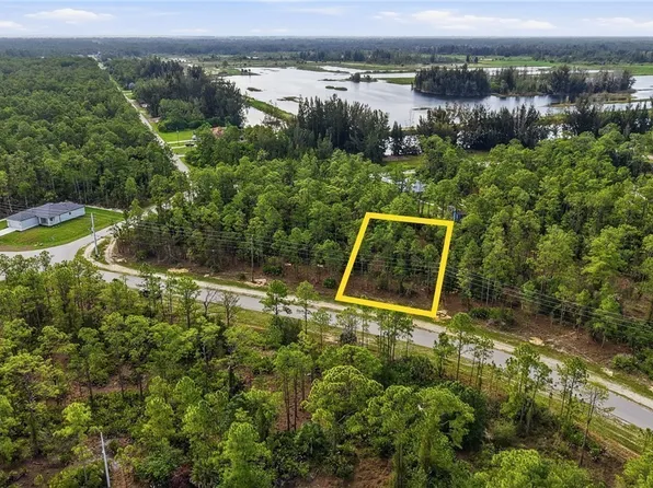 305 Woodburn Dr, Lehigh Acres, FL 33972