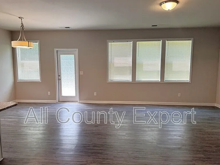 21 Stanford Ct — Photo 10