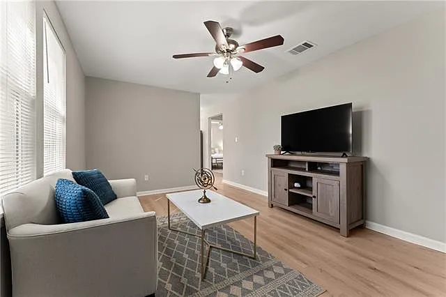 2 bed, 1.0 bath, 780 sqft, $1,850 — Photo 3