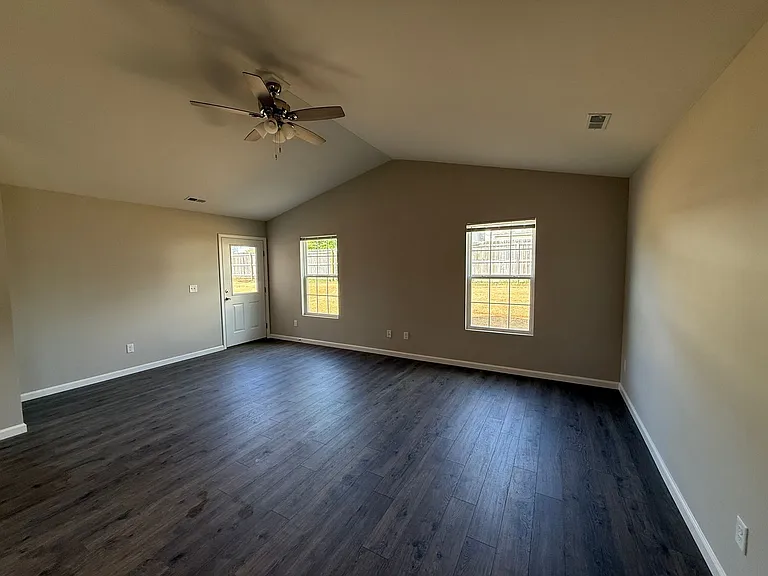 509 Ashley Dr — Photo 5