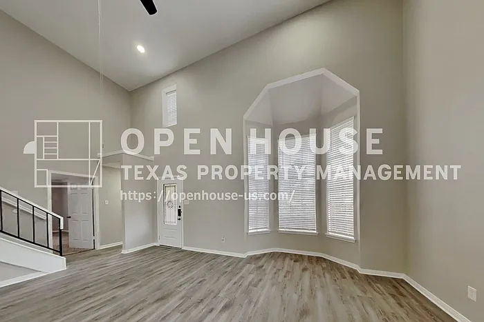 8718 Pines Place Dr — Photo 4