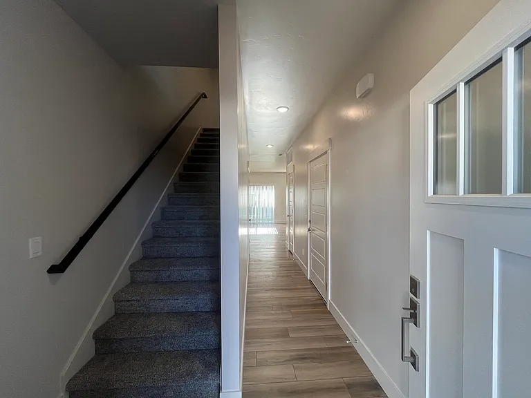 Southbridge Townhomes — Photo 18