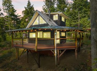 258 Black Bear Ridge Rd, Campton, KY 41301