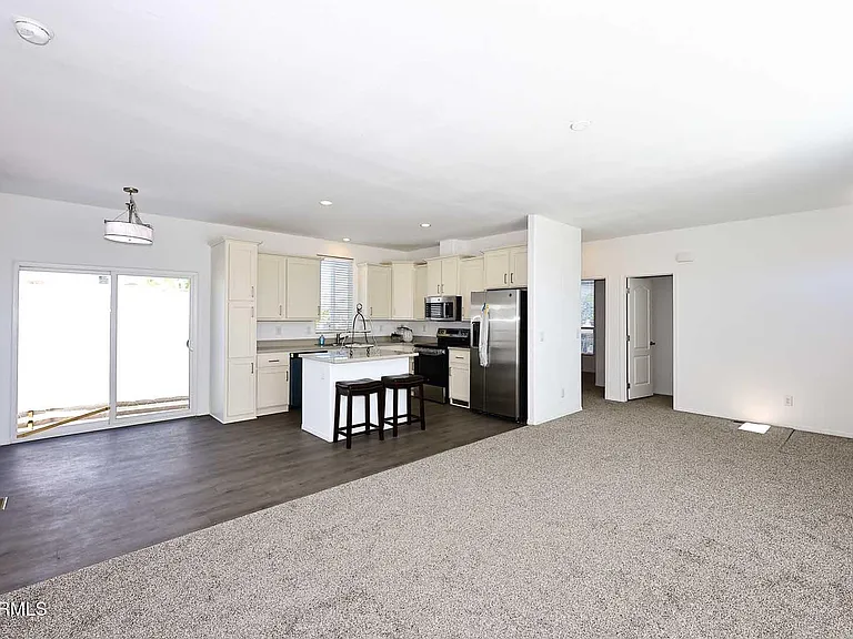 13004 N 19th Pl — Photo 7