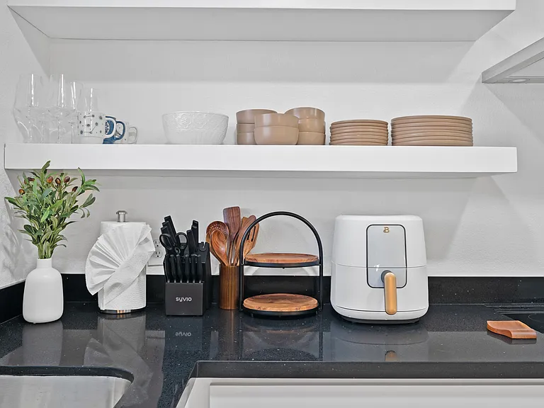 3037 N 40th Dr — Photo 12