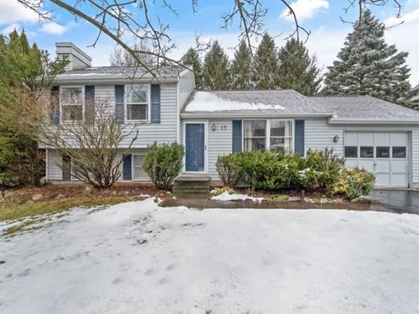 13 Blackwood Dr, Liverpool, NY 13090