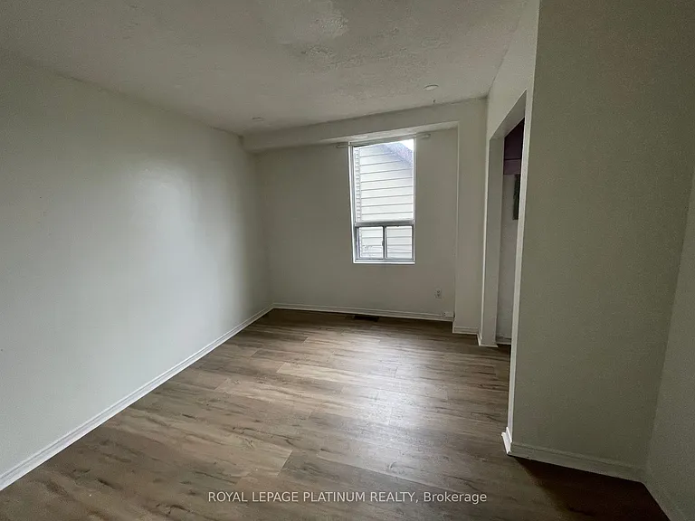 700 Brock Ave — Photo 21