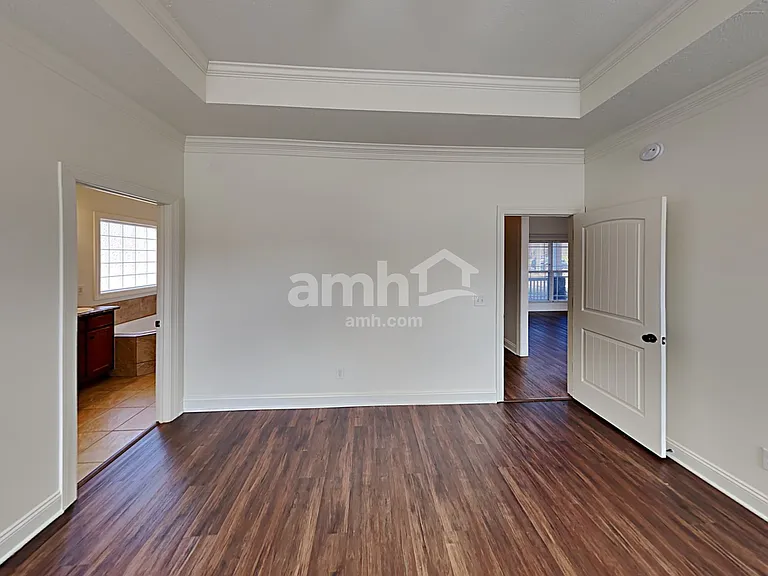 572 Laurel Ln — Photo 8