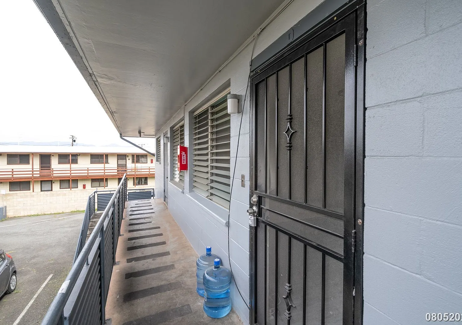Available Now! 2 BD / 1 BA / 1 parking in Aiea — Photo 4