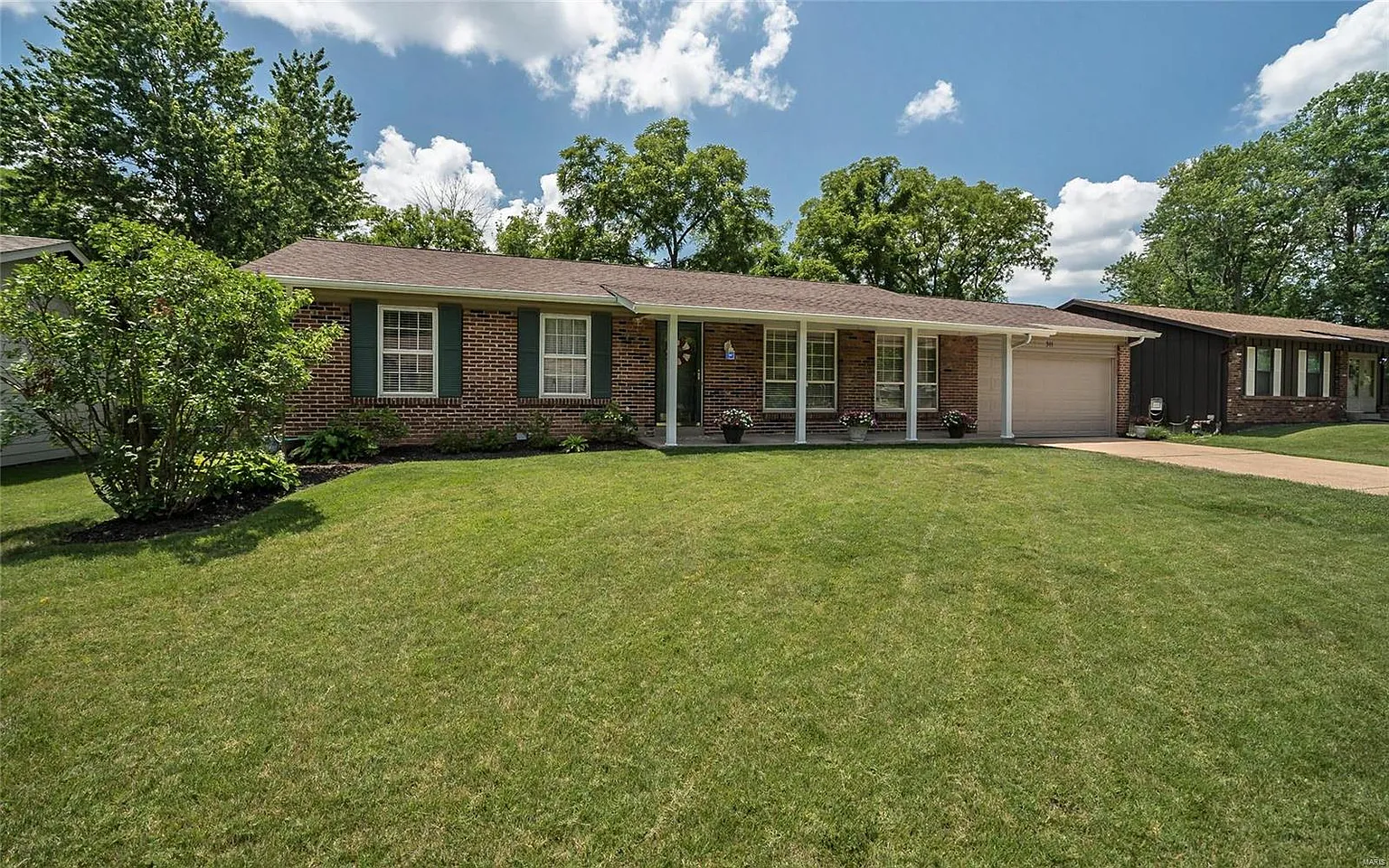 311 Stephanie Ln photo 1