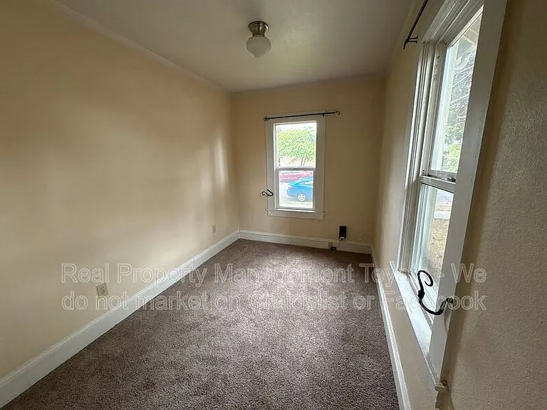 1405 Halleck St — Photo 14