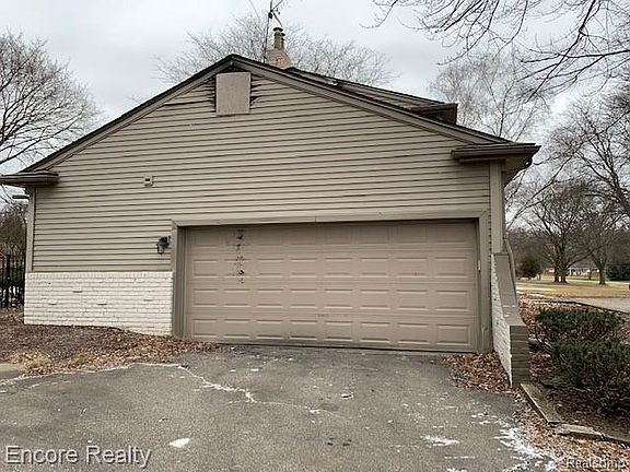 3rd image of 35711 Castlemeadow Dr