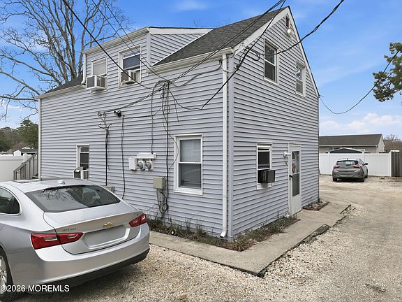 3rd image of 183 Cherry Quay Road