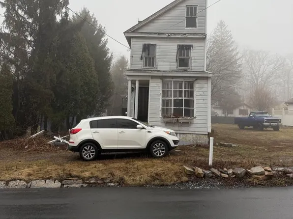 43 Main St, Tremont, PA 17981