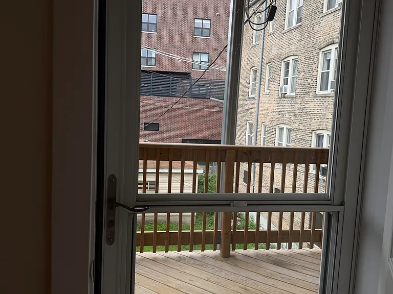 4511 N Greenview Ave #2 — Photo 26