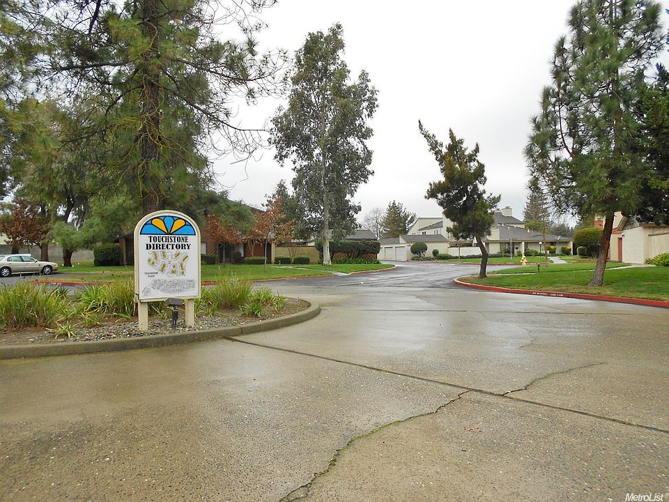 1st image of 305 N Bridge Pl