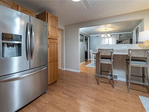 3rd image of 10668 Roseway Blvd