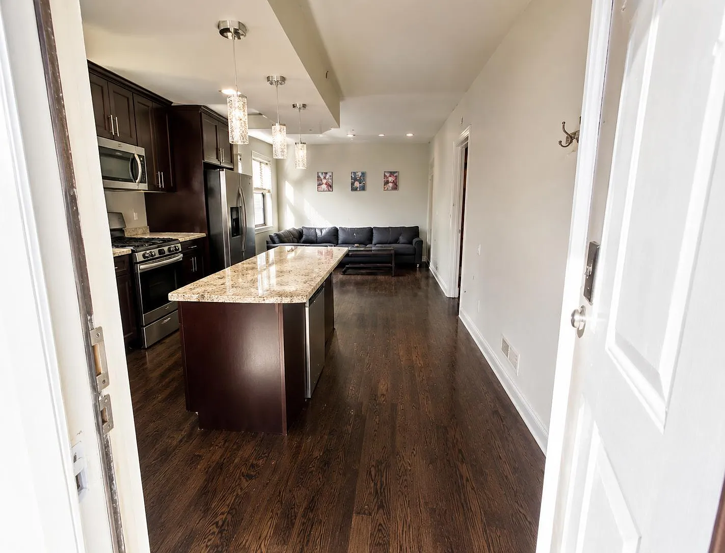 3 bed, 1.0 bath, 850 sqft, $1,252 — Photo 3