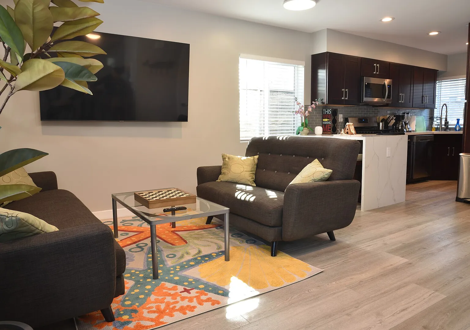 Ocean Breeze Retreat: 2BR/2BA Oasis with Rooftop — Photo 4