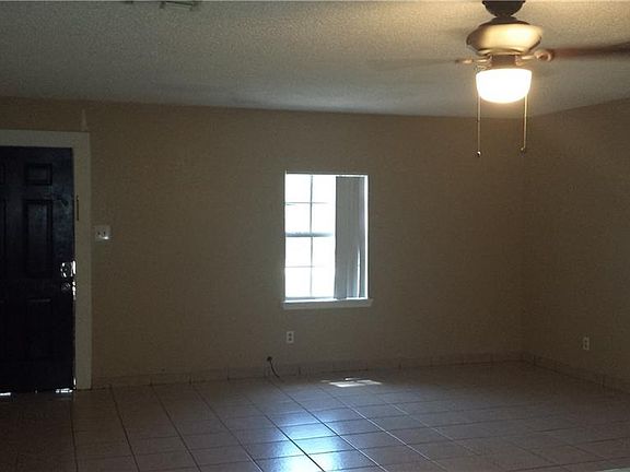 4th image of 221 E Dallas St