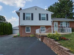 1428 Sandwood Rd, Conshohocken, PA 19428