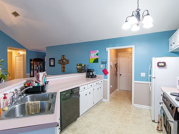 4th image of 625 Flatwood Ct