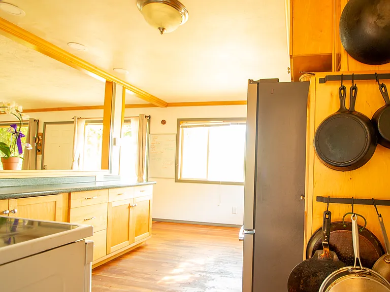 1281 E Anderson Rd — Photo 15