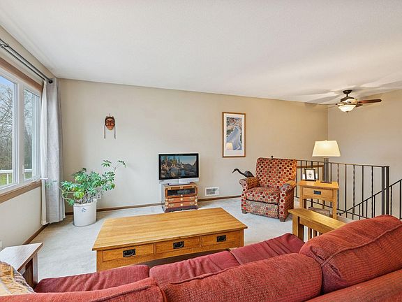 4th image of 9947 Cavell Ave S