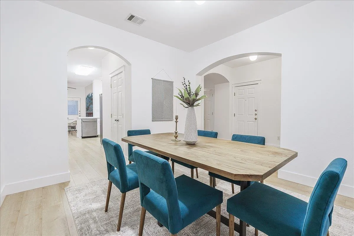 4 bed, 2.5 bath, 2681 sqft, $2,750 — Photo 4