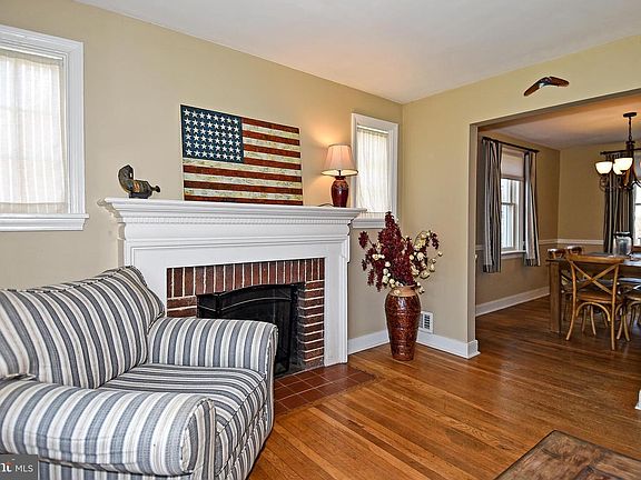 4th image of 2921 Stuart Dr