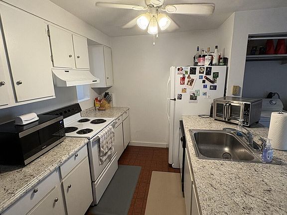 3rd image of 23 Laurelbrook Ct