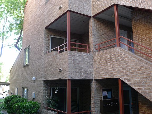 2nd image of 4828 S Highland Cir APT 303
