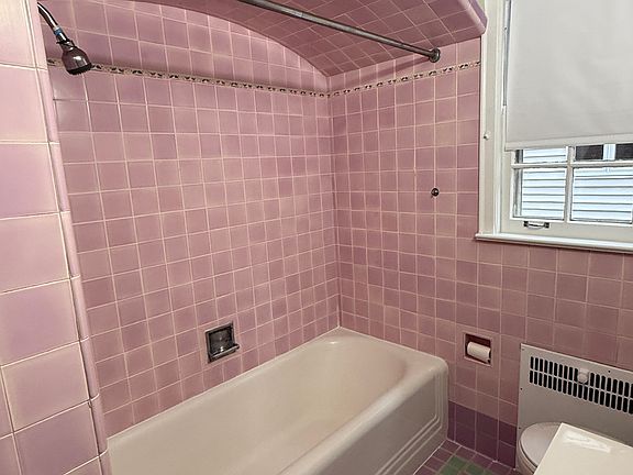 5th image of 221 Everett Pl #A