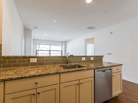 4th image of 600 S 24th St Floor 2