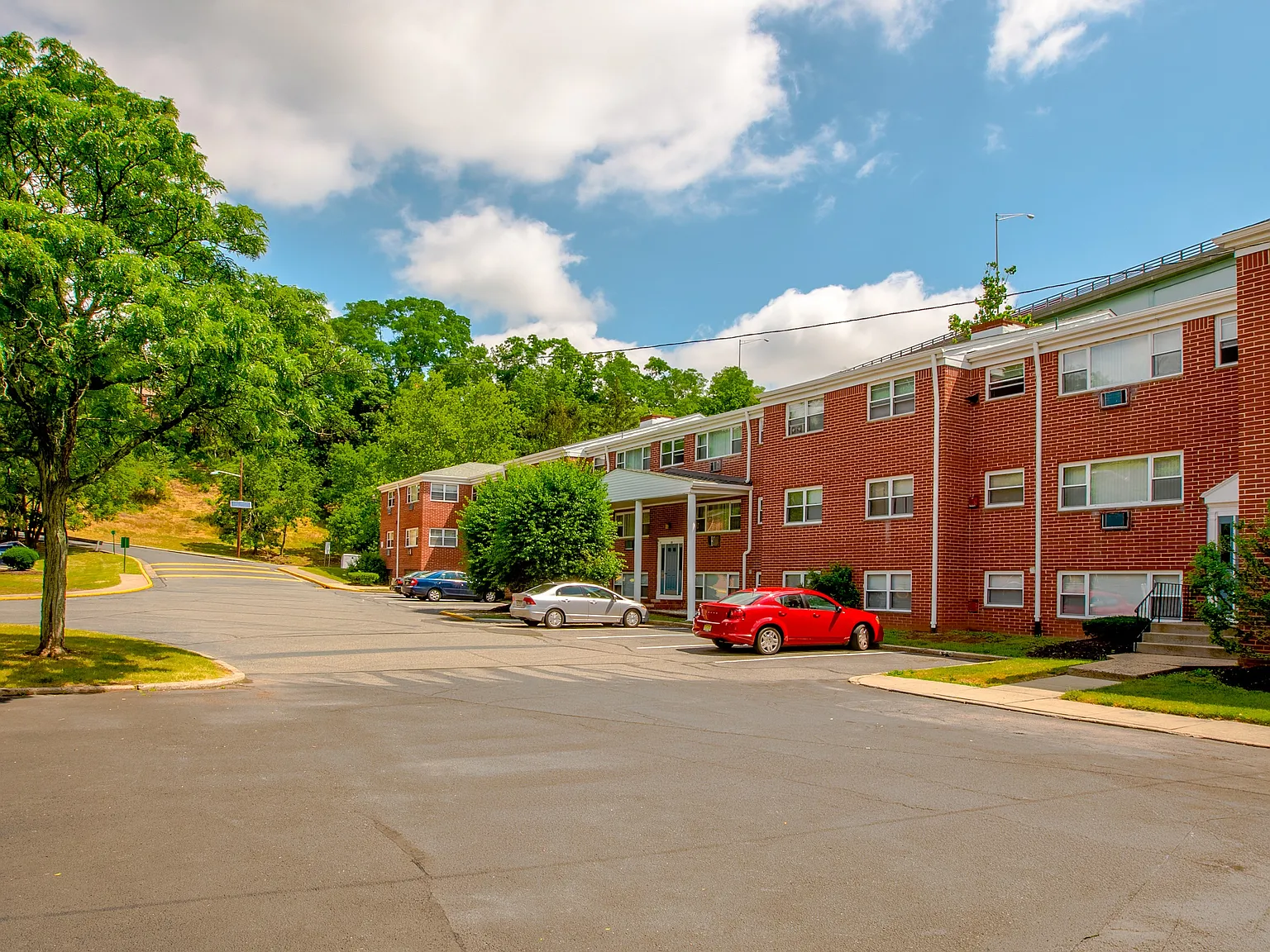 Valley Manor Apartments — Photo 4