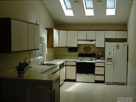 5th image of 13 Fordham Dr