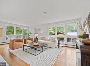 10005 Spring Lake Ter, Fairfax, VA 22030
