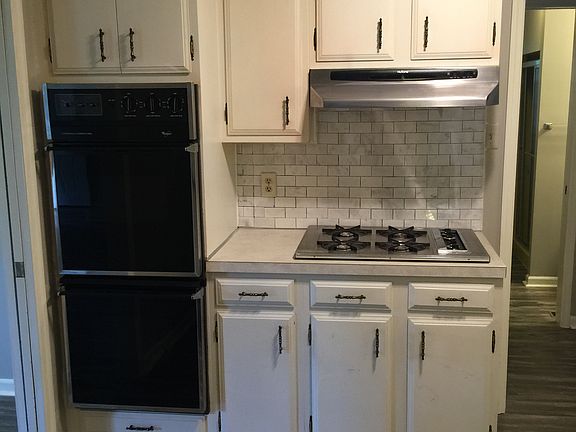 3rd image of 708 Brown Dr
