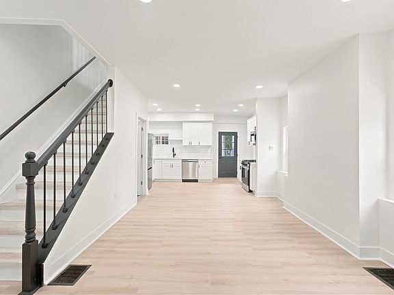 2nd image of 352 39th St