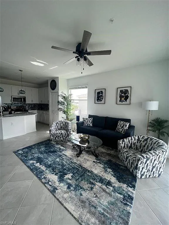3 bed, 2.0 bath, 1301 sqft, $5,695 — Photo 4
