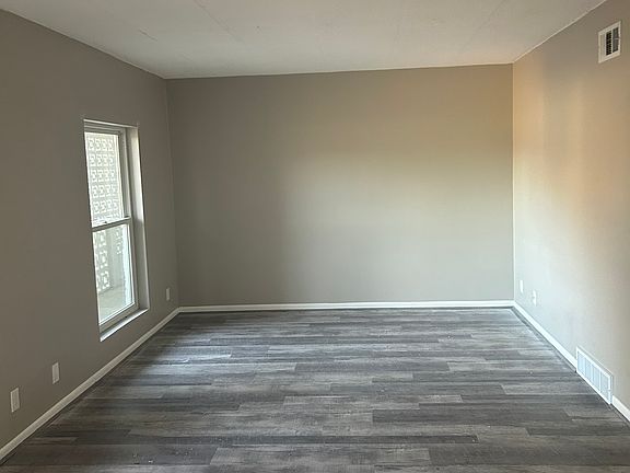 5th image of 2339 Nebraska St #11
