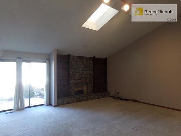 4th image of 102 Woodbridge Ln