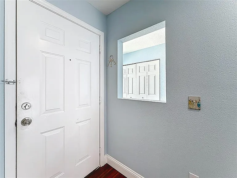 2260 Grenwich Ave #2260 — Photo 3