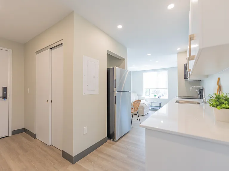 699 Niagara St — Photo 18