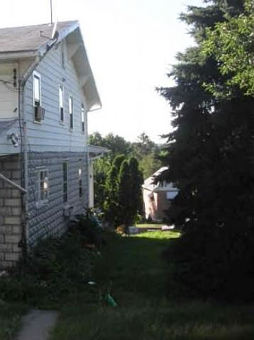 2nd image of 927 John St