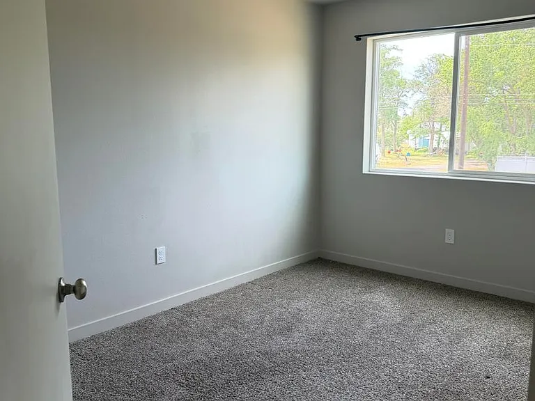 1039 NE Emerald Dr — Photo 9