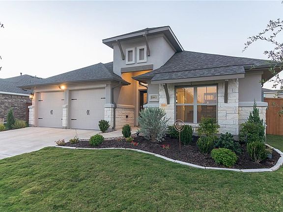 3rd image of 11812 Emerald Springs Ln