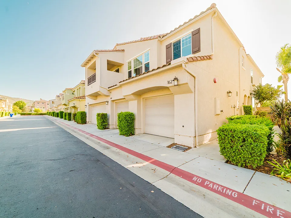 162 Elora Ln